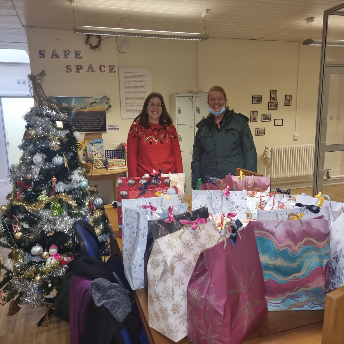 cunningham118's tweet photo. @DCHStrust big thank you to the Complex Wound Team @florence nightingale hospital London Rd for their kind donation @derby_mission #Homeless #Rough sleepers💙 https://t.co/HTVoUA6nke