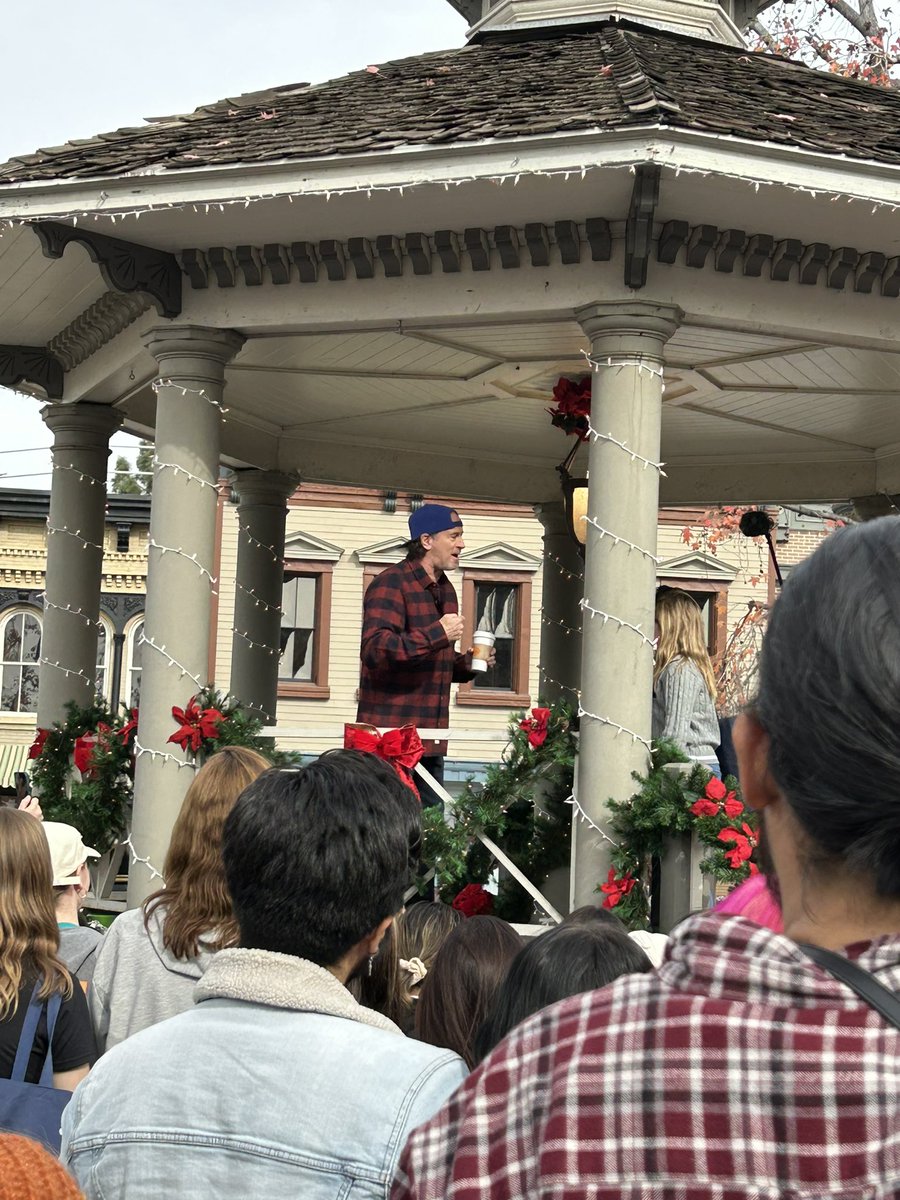 You can join the fun of the  <a href="/IAmAllInPod/">I Am All In Podcast</a> Holiday Special filmed on the set of #GilmoreGirls from ANYWHERE IN THE WORLD! 🌍
Join the virtual stream ANYTIME between 12/23 at 5 PM PST &amp; 12/29!

Tix: moment.co/iamallin - <a href="/ScottGPatterson/">Scott G. Patterson</a> <a href="/iHeartPodcasts/">iHeartPodcasts</a> <a href="/iHeartRadio/">iHeartRadio</a> #LukeDanes