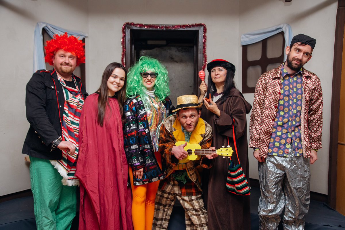 Kolmen1989's tweet photo. I forgot to tell you about the event the day before yesterday.
They made a literary evening in the form of a radio broadcast.
they read the poems of the legendary poet Hryhoriy Skovoroda, who would have turned 300 years old.
#postpank #theater #Rockatansky https://t.co/BzmY5nDIUg