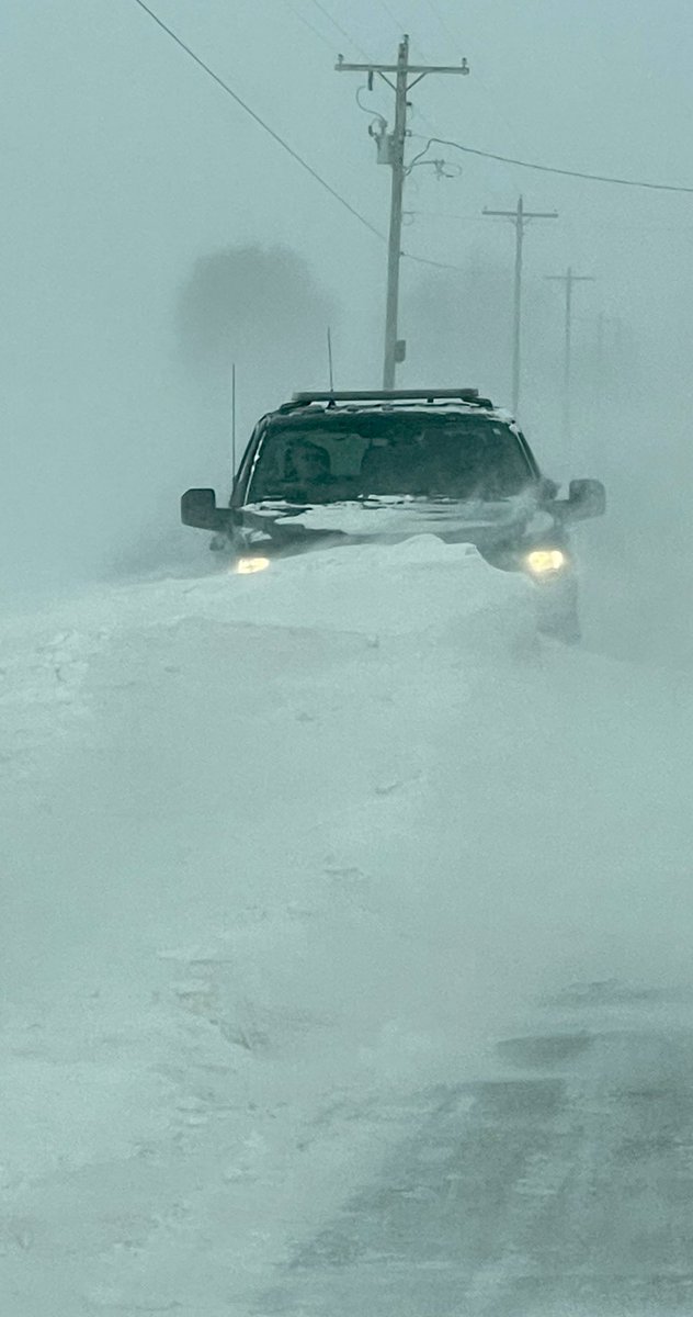 TheReal_JCC's tweet photo. @ford Raptor just flexing pulling out this DNR truck!  @INdnrnews @mrlevine @FordTrucks @jimfarley98 https://t.co/klFfztfwQR