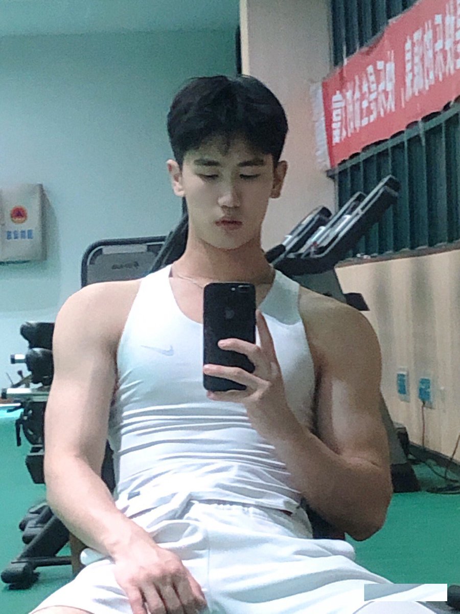 boyman2024's tweet photo. 02 188 国家一级运动员 #腹肌 #体育生 https://t.co/DPYjvCzybF