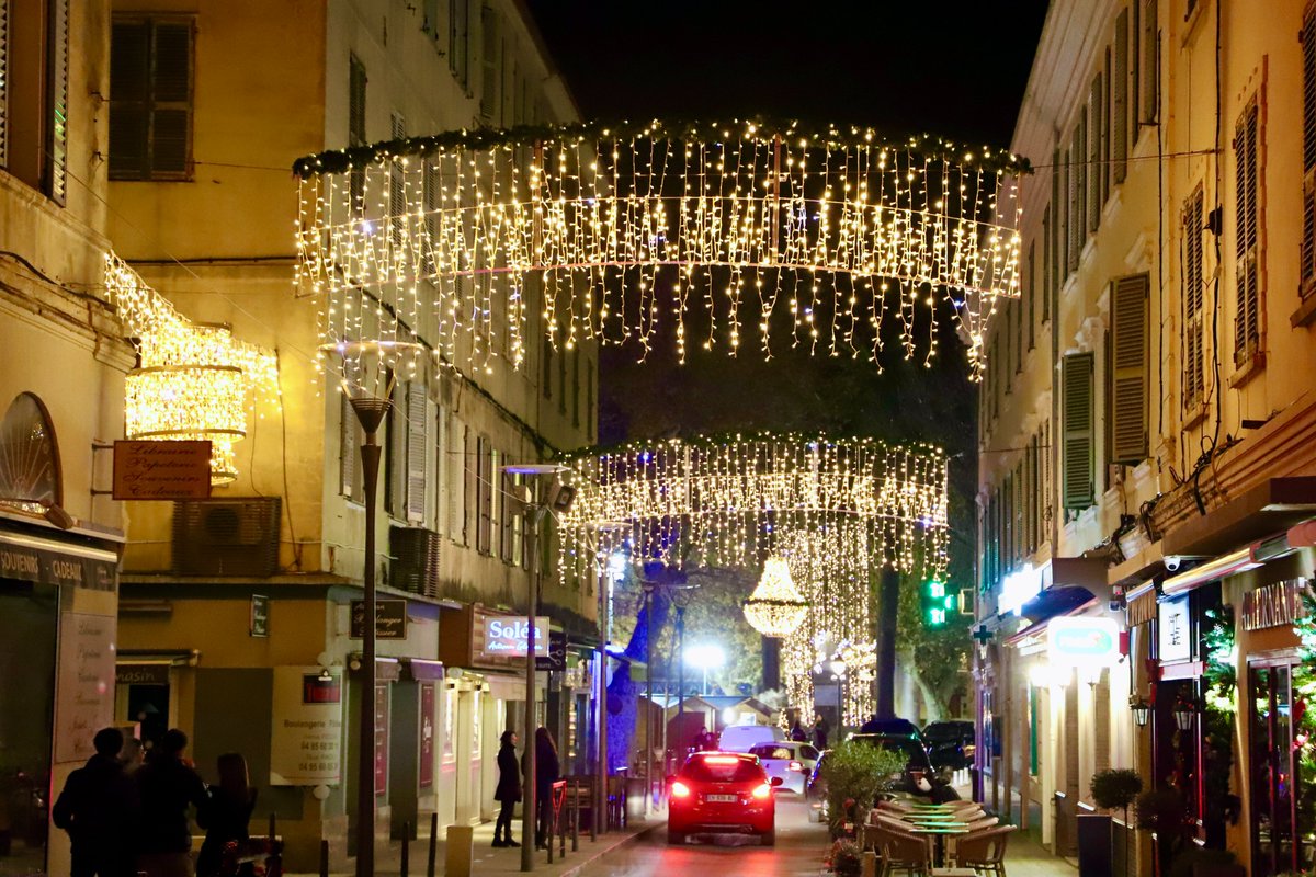 CitaDiLisula's tweet photo. 💥 Retrouvez quelques photos des #illuminations de la ville ⤵️ #Natale #Lisula https://t.co/GXMujf1ZVm