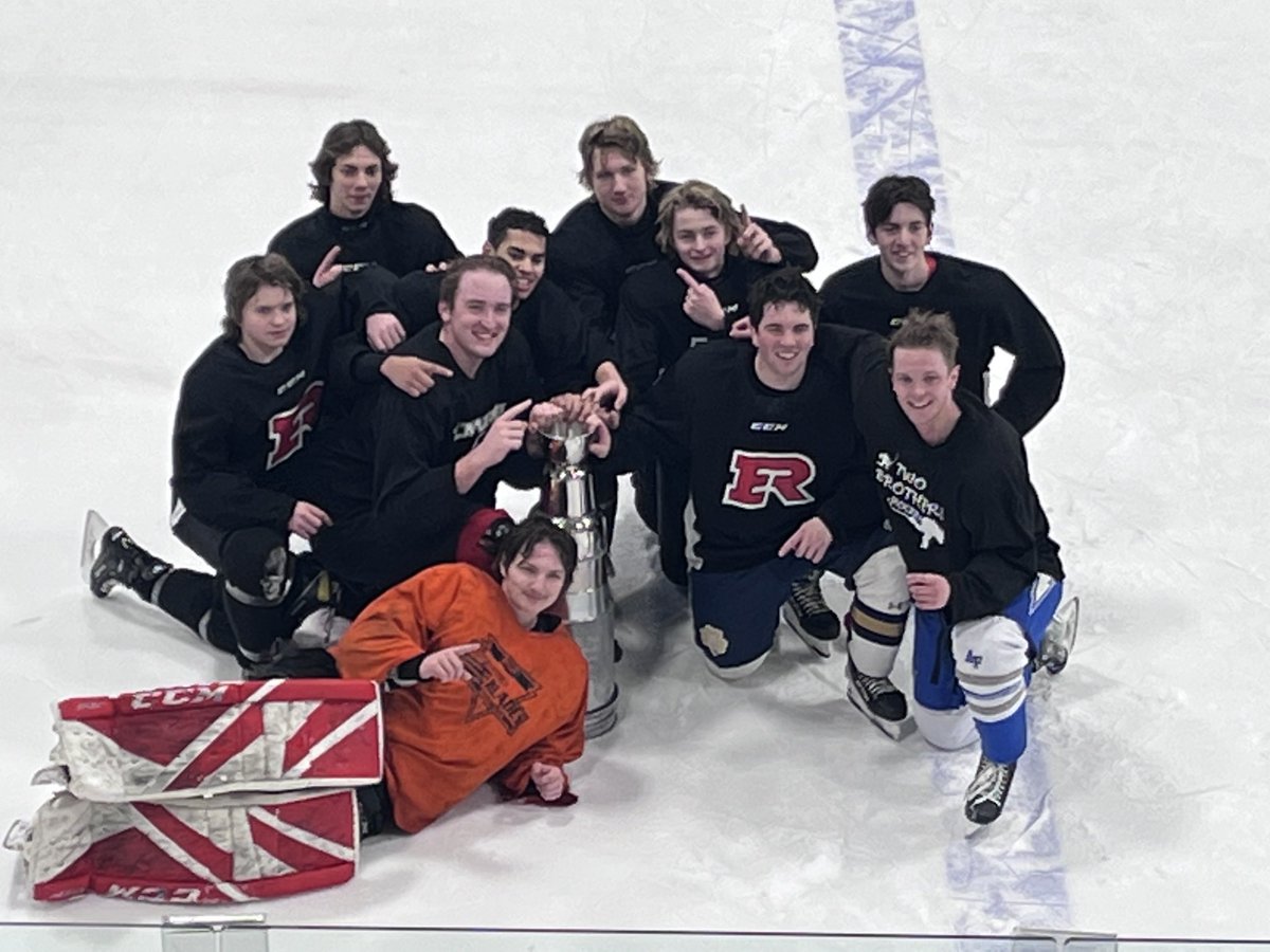 ElkRiverBLC's tweet photo. Elks alumni scrimmage CHAMPS! Great to have all the boys back home for the holidays. https://t.co/OlzZfBvZ9A