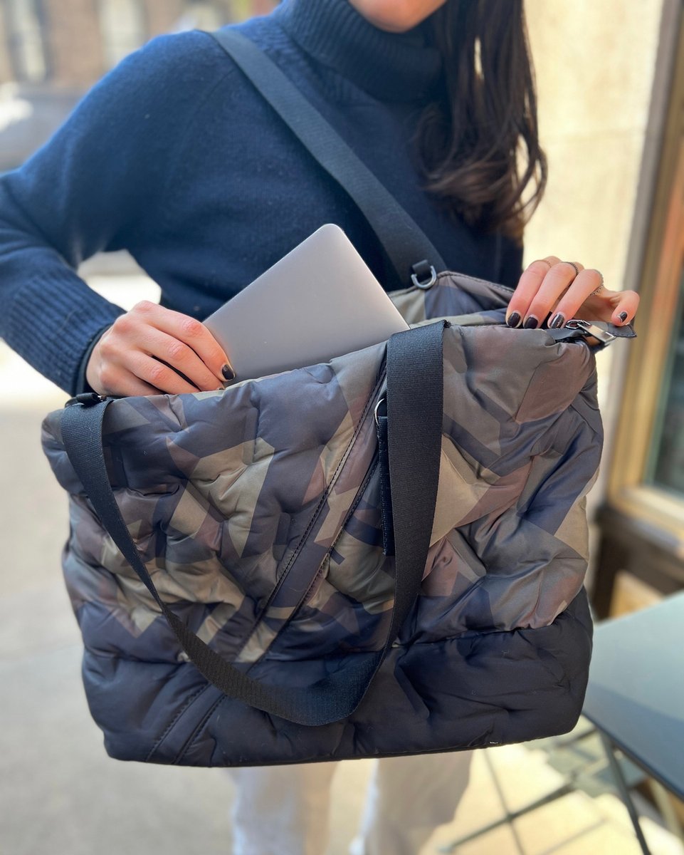 go_dashdot's tweet image. Stash your laptop (safely in the extra padded laptop section of the Go 2 Tote, of course) it’s FRIDAY 🎉

#godashdot #laptopbag #friday #fridayvibes