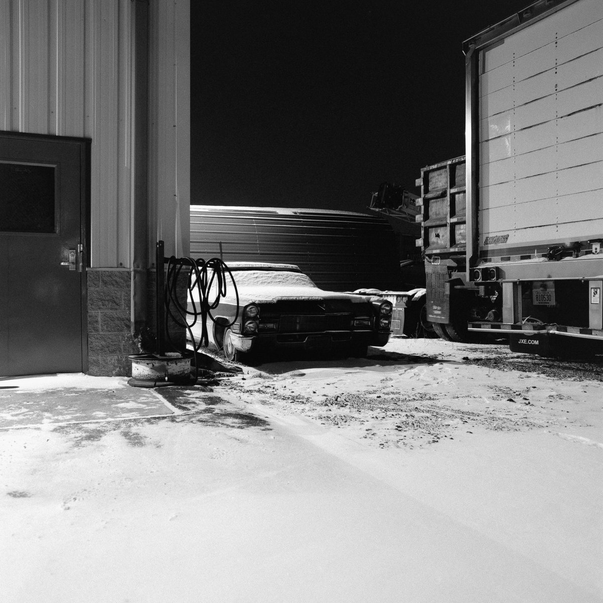 JustinPHofmann's tweet photo. Some photos I took during a snowstorm https://t.co/JNUjrfgSCN