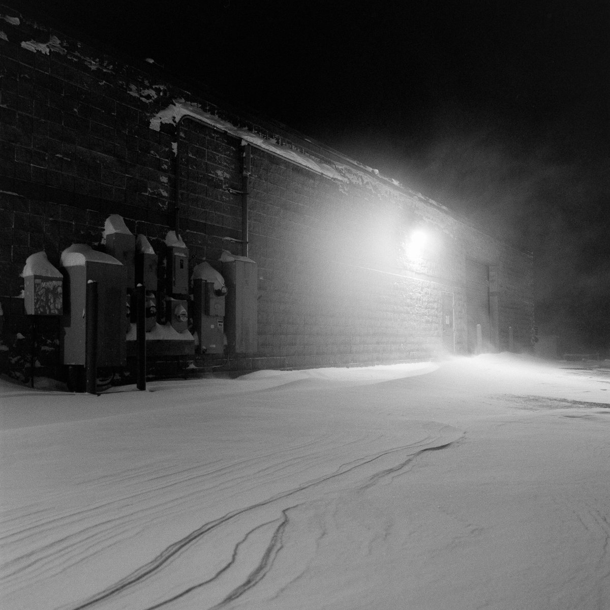 JustinPHofmann's tweet photo. Some photos I took during a snowstorm https://t.co/JNUjrfgSCN