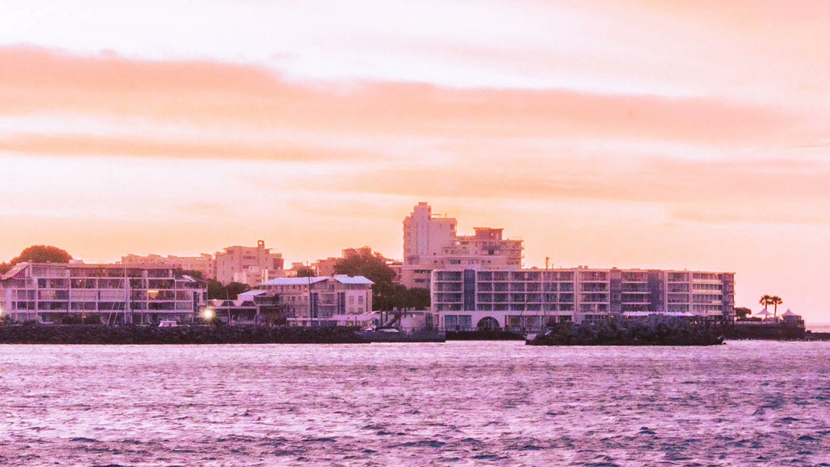 GuyWithTheSnaps's tweet photo. The colours of the last moments of the day 

#photography #nftphotography #sunset #CapeTown #Africa https://t.co/LppVLthy4V