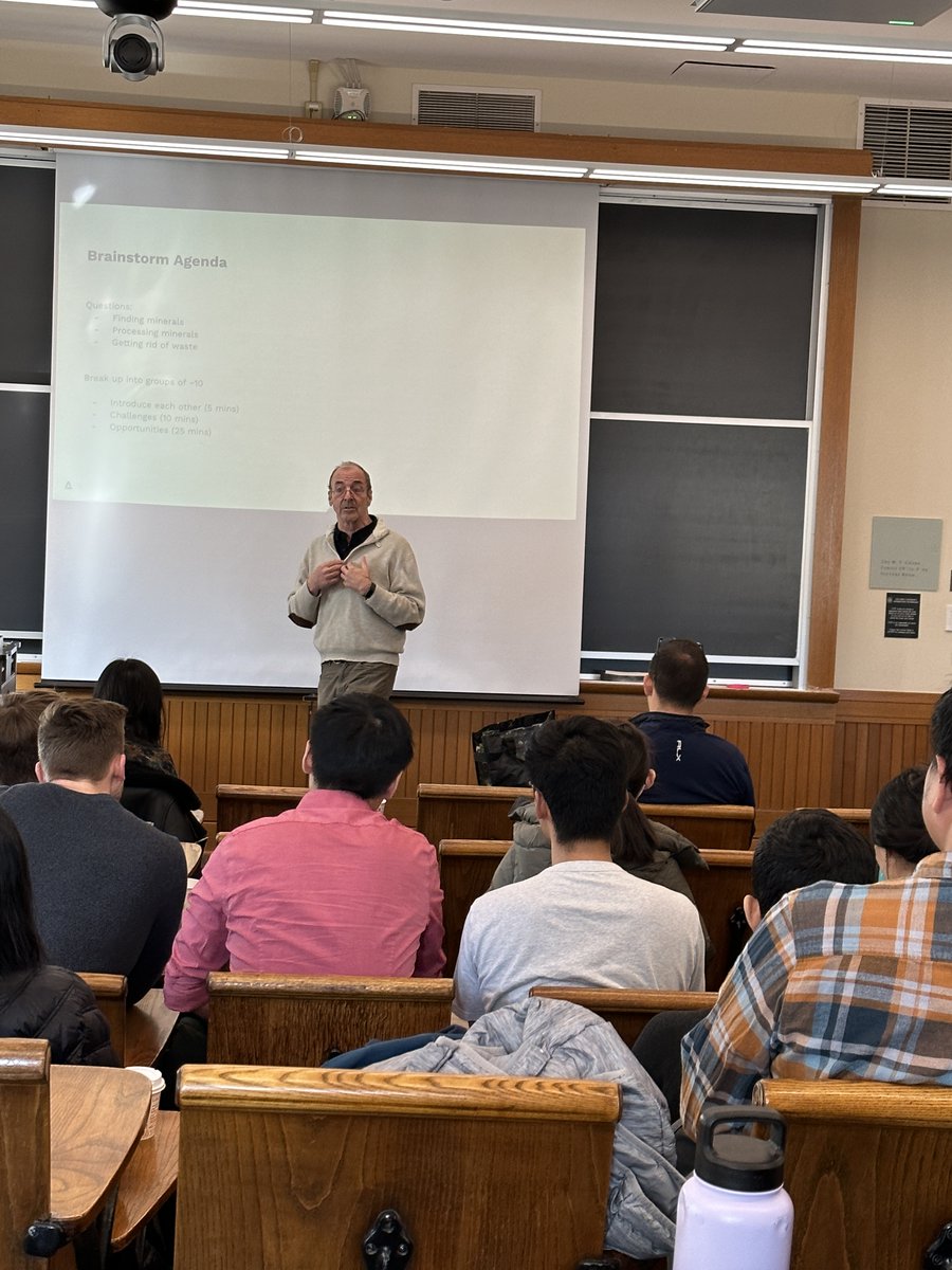 On a recent visit to @Columbia, Program Director Dr. Doug Wicks took part in a brainstorming session sponsored by Activate for students and early-career scientists to explore new ideas in exploration, mining, mineral processing, and waste utilization.

#ARPAEontheRoad