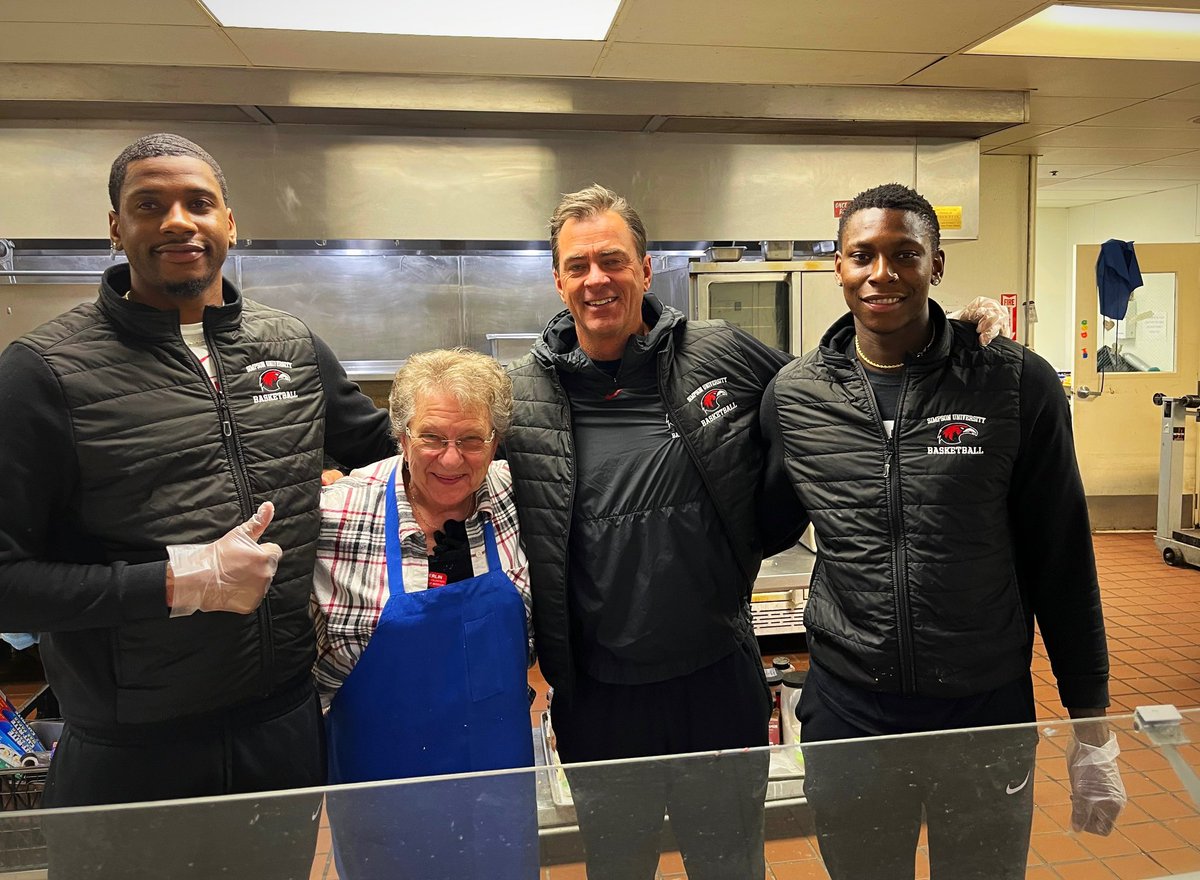 This holiday season, <a href="/SUMensBball/">Simpson University Men's Basketball</a> got out in the community to help out, volunteering at Good News Rescue Mission. <a href="/CoachFranklin/">Todd Franklin</a>, Akin Branco and Javonntie Jackson all helped out earlier this week!
#GatewaytoWorldService