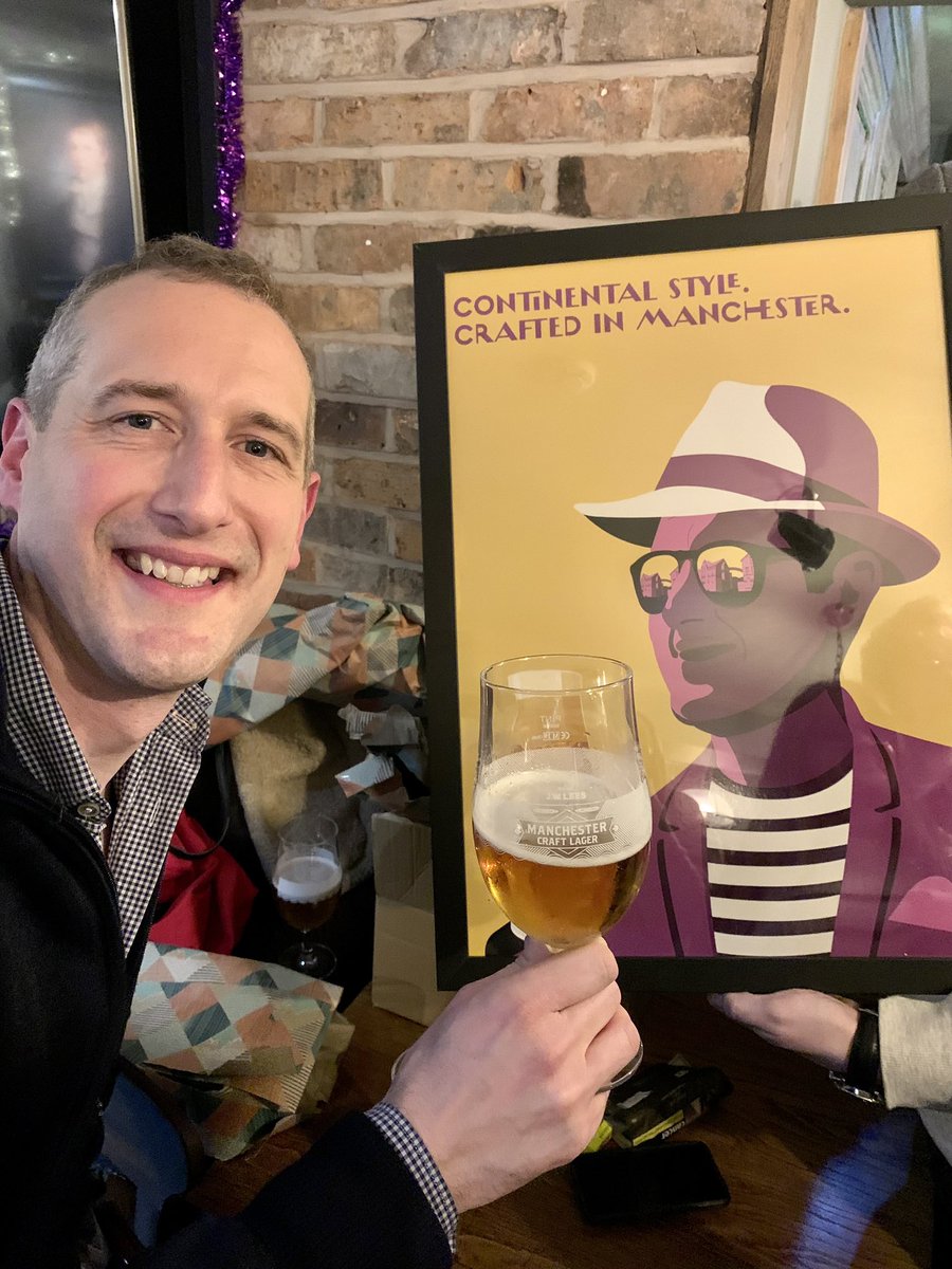 I don’t mind being turned into an advert. And they definitely caught my better side <a href="/JWLeesBrewery/">JW Lees</a> #manchestercraftlager 🙏