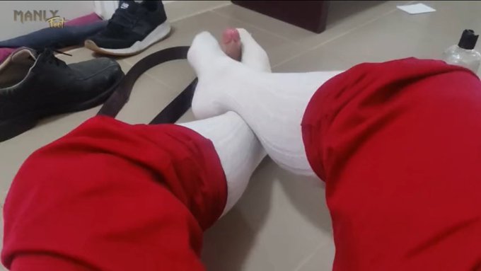 3 pic. Long white socks on a hard white cock

#longwhitesocks #whitecock #dildofootjob

https://t.co/Qk3Ppafb1s
