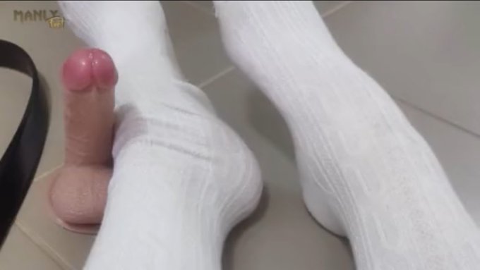4 pic. Long white socks on a hard white cock

#longwhitesocks #whitecock #dildofootjob

https://t.co/Qk3Ppafb1s