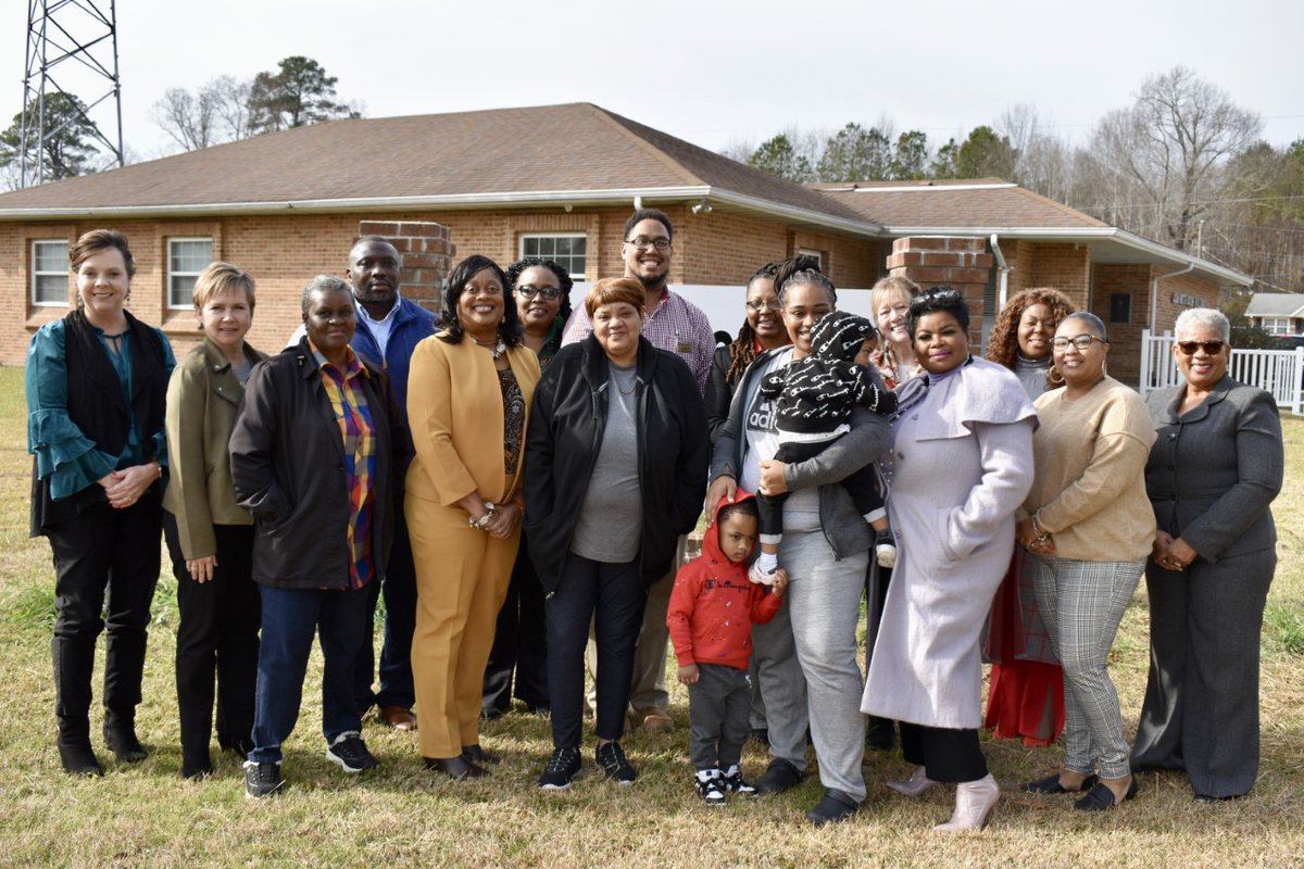 RoanokeChowanCC's tweet photo. The President's Cabinet Team at R-CCC recently visited the Ahoskie Housing Authority during their Christmas luncheon and surprised two families with Christmas gifts this holiday season. We are excited about future collaborations with more agencies in our community!
#DiscoverRCCC https://t.co/Vso1TXZurg