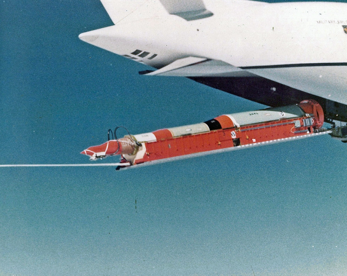 herodote1789's tweet photo. AM-400 bombardier nucléaire : c'est possible, il faut durcir notre rideau de fer atomique face à l'agresseur russe :  #AM400 #nuclear éjection par parachute et non par gravité https://t.co/bf72PvHl8X