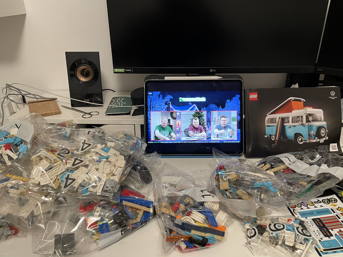 SpalekAndras's tweet photo. Nekem most indul a LEGO stream, valószínűleg nem lesz meg egy szuszra, de legalább van még 3 hasonló méretű szett😅 Köszi az egész éves szórakoztatást srácok, jövőre tali🙋🏻‍♂️ @thevrpisti @thevrjani @thevrbazsi @TheVR_Dani https://t.co/QK5jTJUmkX