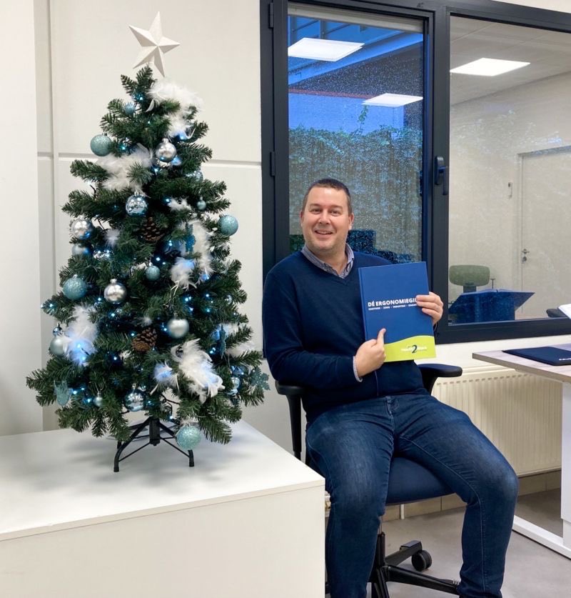 Nog een uitsmijter… prettige feestdagen en vraag zeker eens uw gratis ergonomiegids aan voor de stille momenten tijdens deze kerstperiode.