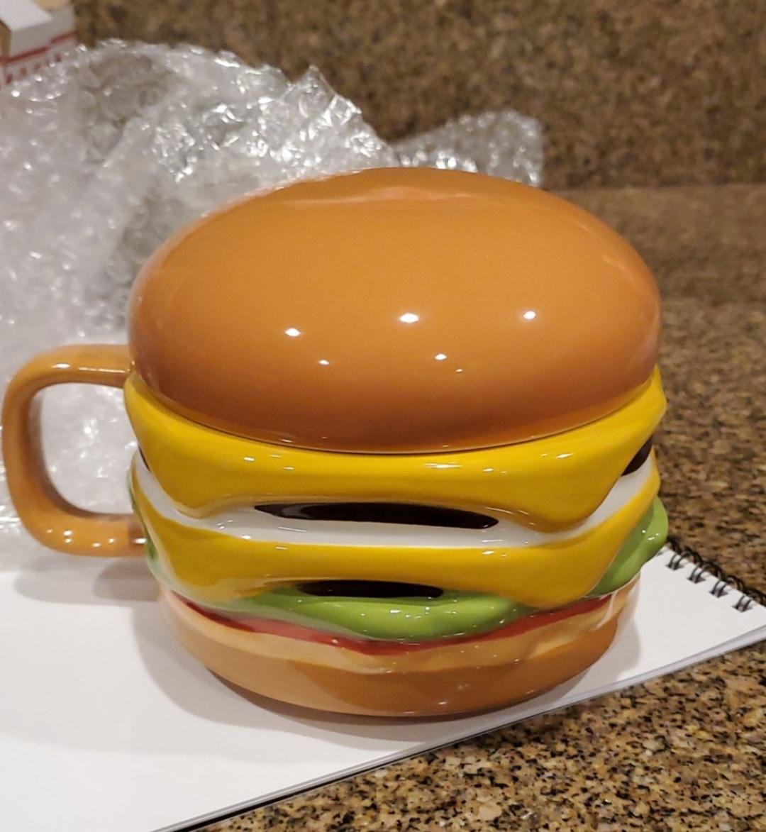 _dollgirls's tweet photo. apparently this is in-n-out's company christmas gift this year???? listen if you dont want urs i'm happy to buy it off u https://t.co/KMOU8iCgtS