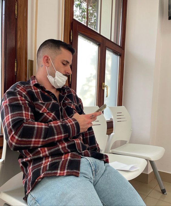 3 pic. Waiting for my dentist appointment ?✨ https://t.co/Ft9a8cl7nq