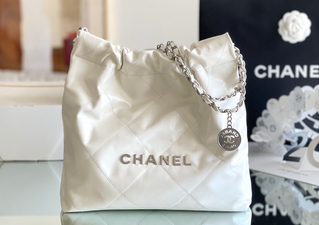 Bvprive on X: Chanel CHANEL 22 SMALL WHITE HANDBAG WITH SILVER HARDWARE    / X