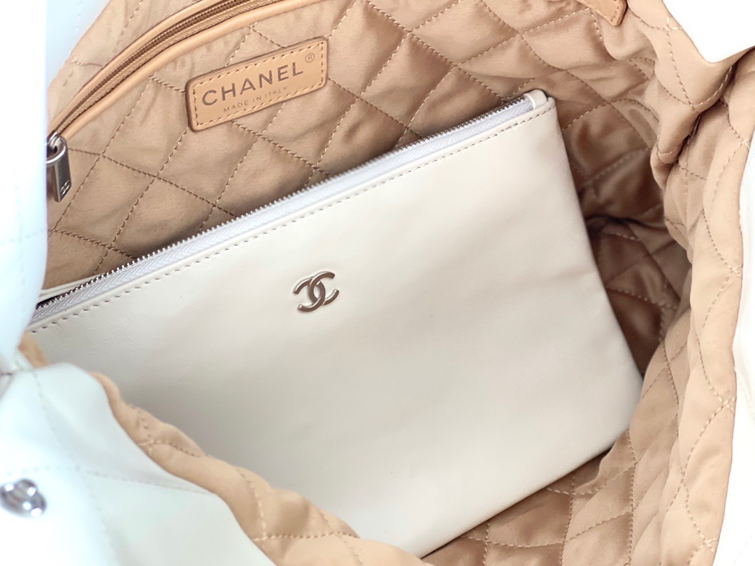 Bvprive on X: Chanel CHANEL 22 SMALL WHITE HANDBAG WITH SILVER HARDWARE    / X