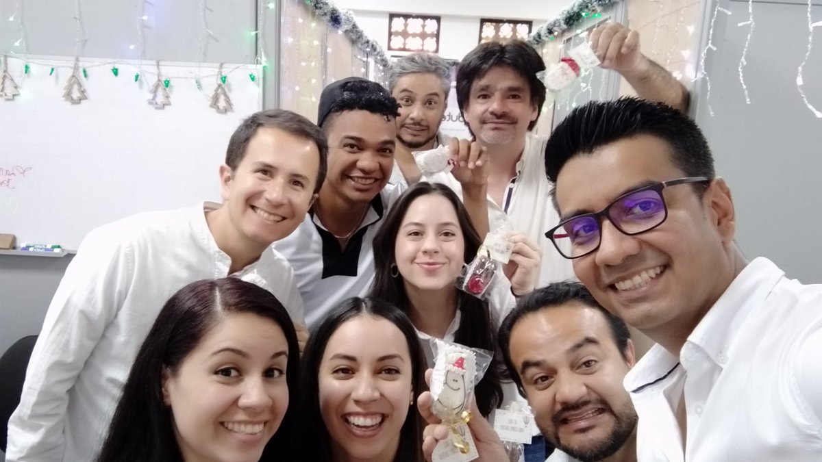 eduteka's tweet photo. Queremos agradecerte por confiar en nosotros este 2022 para mantenerte actualizado(a) sobre las tendencias en procesos de educación con la innovación y el uso de las TIC. Les deseamos una feliz navidad🎄 y próspero año nuevo 2023, con retos que los inspiren y motiven. 
#eduteka https://t.co/XKBdcZ3DFY