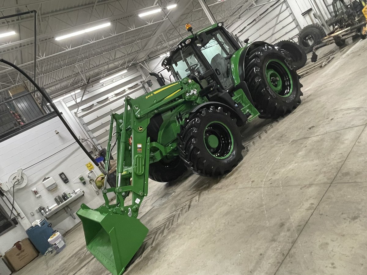 Ericoktire2004's tweet photo. Not all gifts fit under the tree! Johndeere 6155M custom wheel package ! Oktire Elmira where customers are # 1 ! Christmas came early ! https://t.co/ypAoUSfUKi