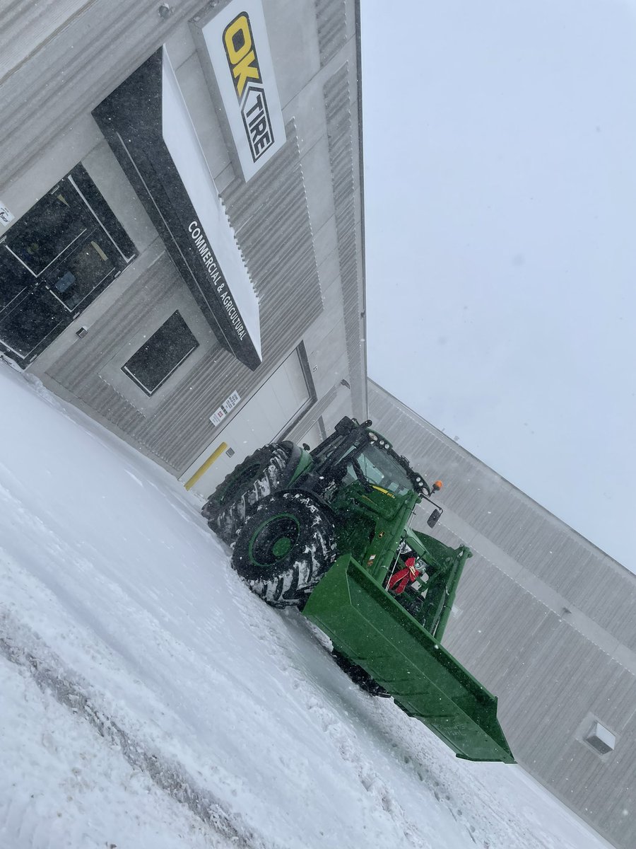 Ericoktire2004's tweet photo. Not all gifts fit under the tree! Johndeere 6155M custom wheel package ! Oktire Elmira where customers are # 1 ! Christmas came early ! https://t.co/ypAoUSfUKi