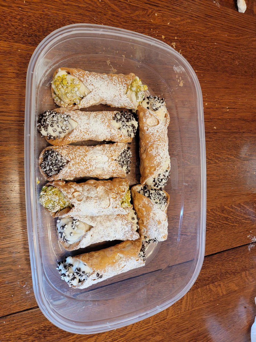 BellaMusings's tweet photo. When you mention how much you miss great Italian food and esp. cannolis, if you're fortunate to have phenomenal #Coworkers like @deanna_dev, whose family owns @MikesPastry in Boston, you get surprised with a kit from Mike's to create your own! Made. My. #Christmas! So yummy! https://t.co/zLHkp2qrEc