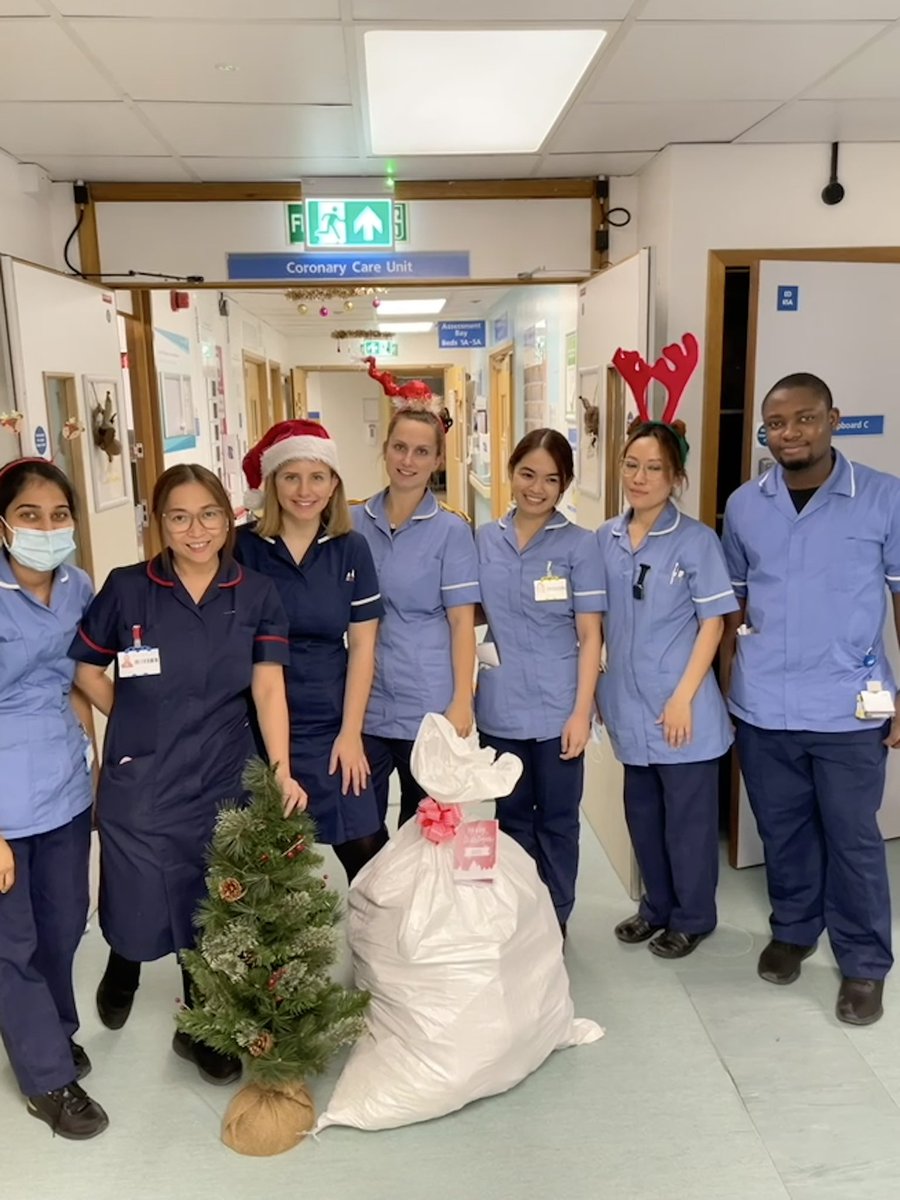 _JoPanes's tweet photo. Thank you @jeaneva03 @JennyDove16 @georgeki135 @jodie_restall @UHS_CCU @NatashaWattsn3 @figarist40 and Sonia Webb 🎄Celebrating Christmas cheer! So proud to belong to CV&amp;T ❤️🫀 https://t.co/FX5U4MNi15