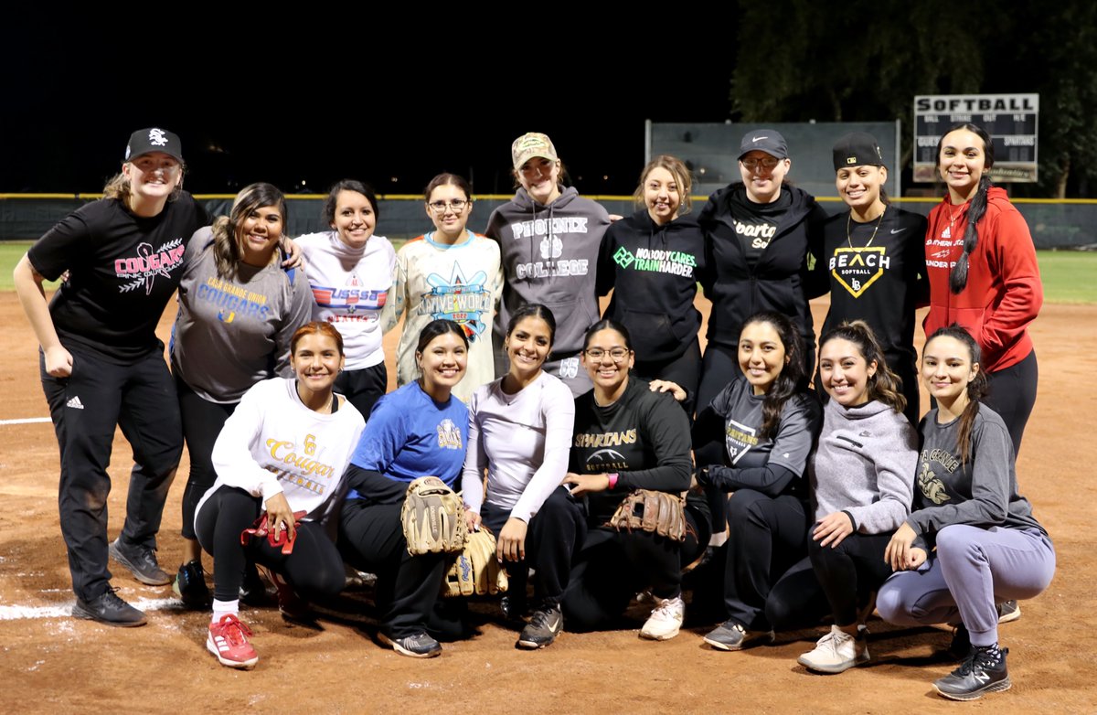 mariavsqz3's tweet photo. I had the joy of covering most of them in high school, and it was still a joy getting to see them last night in the alumni rivalry game.

Check out the full photo gallery: https://t.co/HhNTxTOKuU

And stay tuned for the story next week @PinalSports https://t.co/SD6DZmdHxo