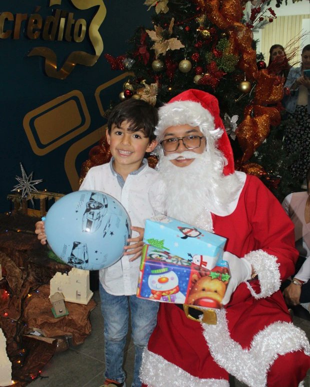 Coopsucredito's tweet photo. Hoy tenemos la mejor compañía en Sucrédito. 👦🏼
Celebramos con los hijos de nuestros colaboradores la magia de la NAVIDAD. 🎄
Con sonrisas, alegría y mucho entusiasmo culminamos las novenas en nuestra cooperativa. 🎊 
¡Les deseamos una feliz navidad! 💙 https://t.co/4aI56DQTM0