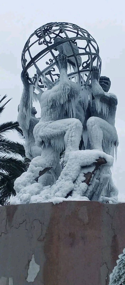noticiasdesn's tweet photo. Así esta el monumento en #Metalsa en Miguel Alemán 🥶🧊 https://t.co/hfhJz6a6ty