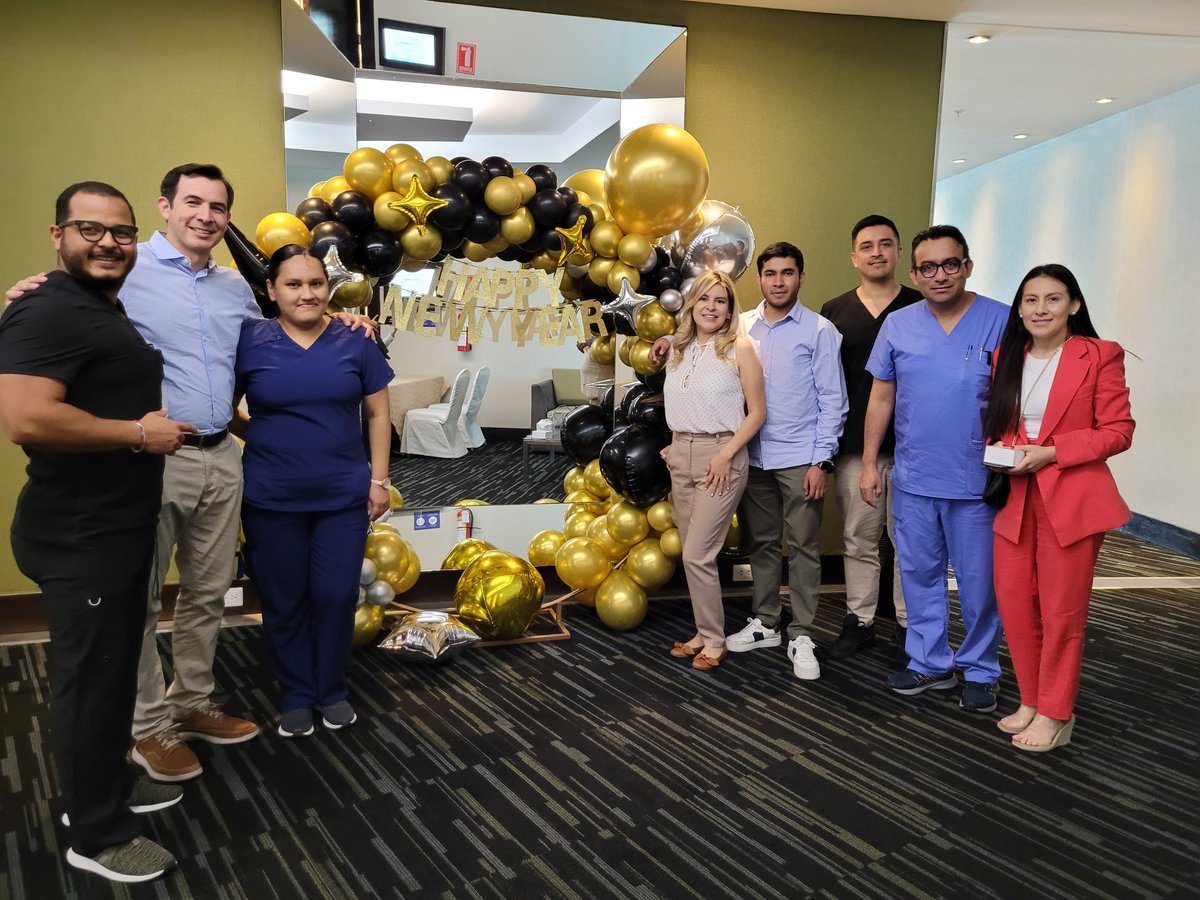 jmjaureguiMD's tweet photo. Feliz Año 2023 les desea el servicio de Terapia Intensiva de Clinica Guayaquil!
#teamUCI 
#teamwork 
#clingye https://t.co/eH5ho50LPT