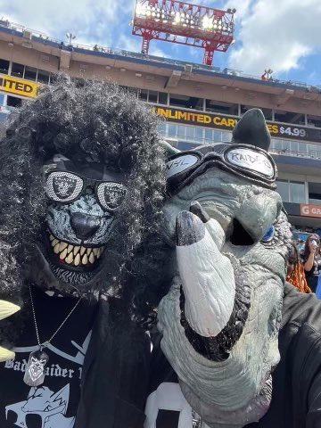 YinzerMob's tweet photo. @KDKA @Fannationkdka @RichieWalsh @DaisyJadeTV 820 East Ohio Street Tonight @ The Comfort Inn And Suites 6th Floor Beautiful View. Raiders And Steelers Fans Especially These Guys 👇👇 Will Be In Attendance. We’ll Buy Yinz A Drink 🥃. Starts At 7 https://t.co/SK8IcPbD7o