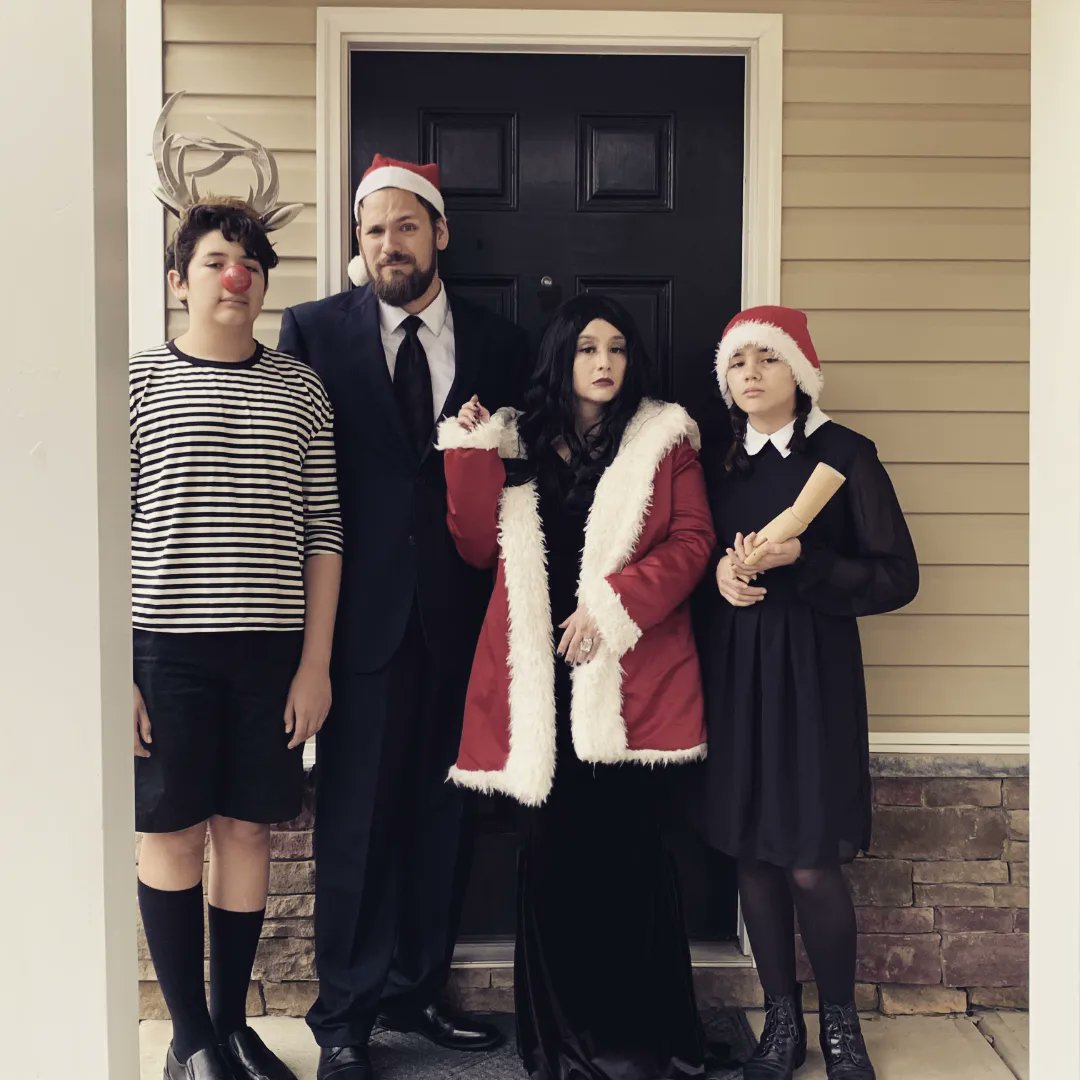 theloopiloosi's tweet photo. This is how we holiday.

#theaddamsfamily #gomezaddams #morticiaaddams #wednesdayaddams #pugsleyaddams #cosplay #costume #familycosplay #familycostumes #holidayseason #merrychristmas

https://t.co/yTYadywNli https://t.co/7lkveyymCM