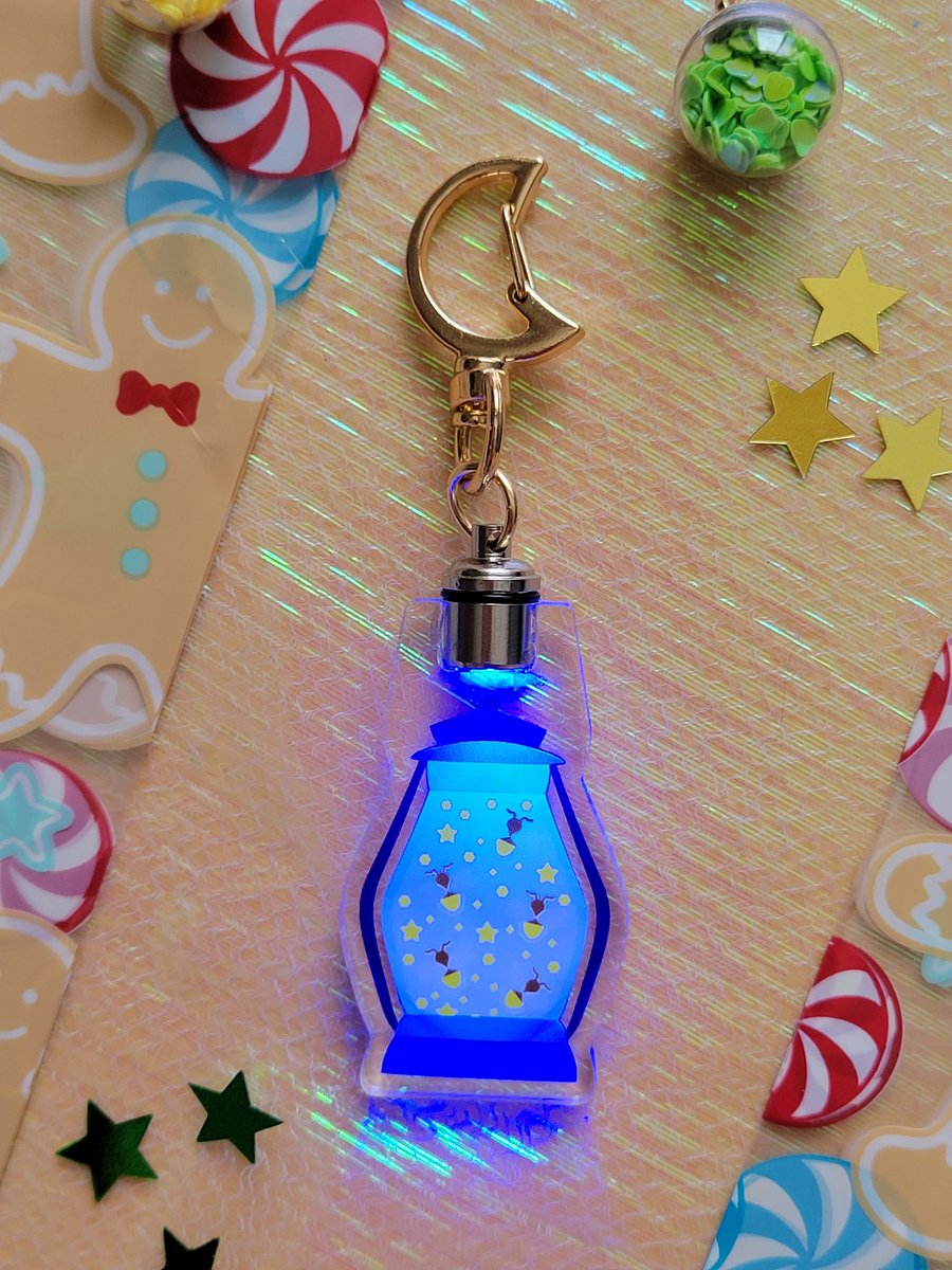 Do you love cottage core? Nature? 🍃 I love the whole aesthetic, and that's why I designed two keychains about this wholesome concept! 🌼These two have my whole heart 🥹