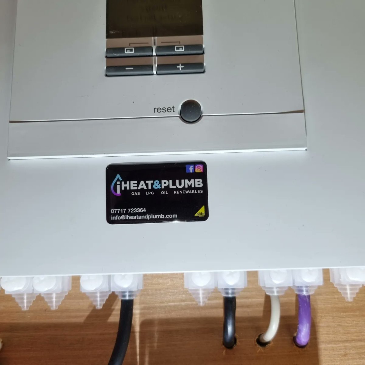 Nigel74707429's tweet photo. First @_heatgeek assured installation, nice to have met you @kenbone44. Also thanks to @HelygHeating for the assistance.  Definitely not something you can do alone as a sole trader, but luckily we have a very tight heating community in West Wales. Look forward to the next one.💪 https://t.co/92aBeB2kno