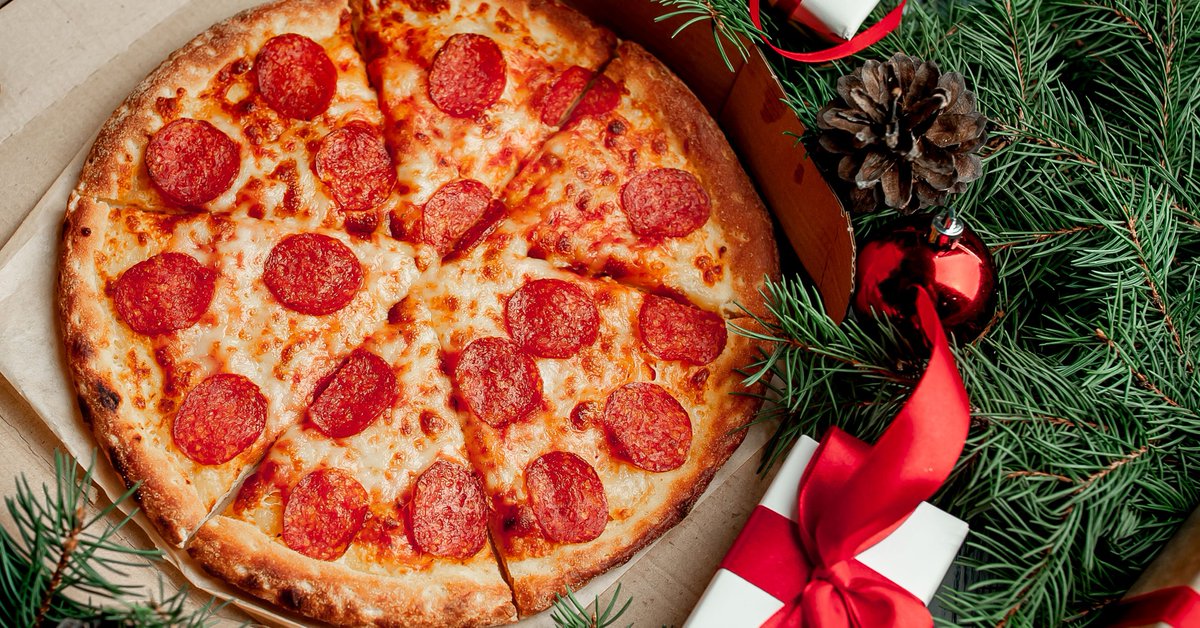 OLMFoods's tweet photo. Happy Holidays from OLM Foods! We hope this season is filled with family, friends, and memories! Wishing all our partners, teams, and stores a successful New Year!  

#christmas #thankful #employees #pizza #siouxfalls #siouxfalls https://t.co/TgbIGyyYuw
