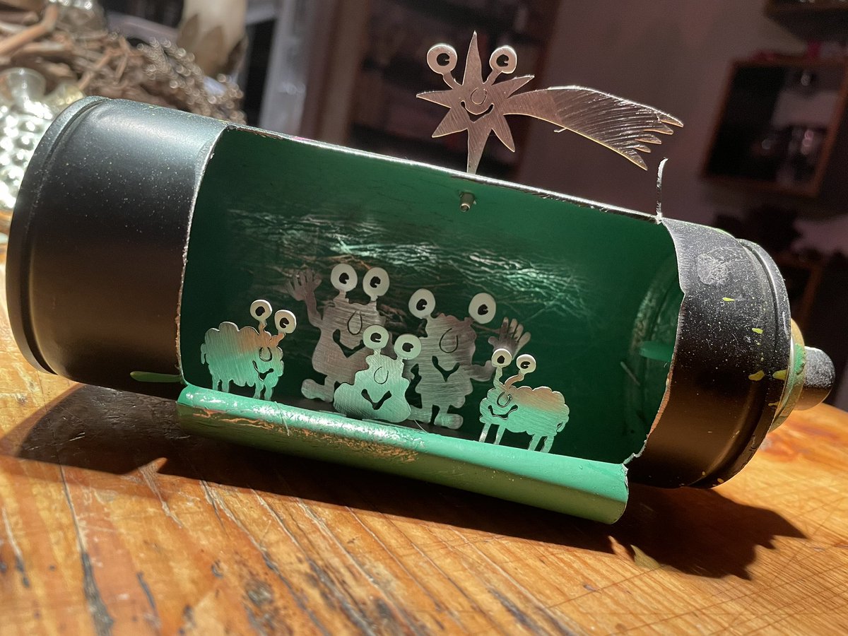 #twitterRudelWeihnachtsgeschichte #twitterrudel #nordmops #knuddelRabauken liebe Zweibeiner, Vierbeiner, Gefiederte u andere Mitgeschöpfe. Ihr seid kreativ, lustig, mitfühlend, voller Ideen! I wünsche allen mir persönlich unbekannten und doch so nahen Twitterer ein frohes Fest!