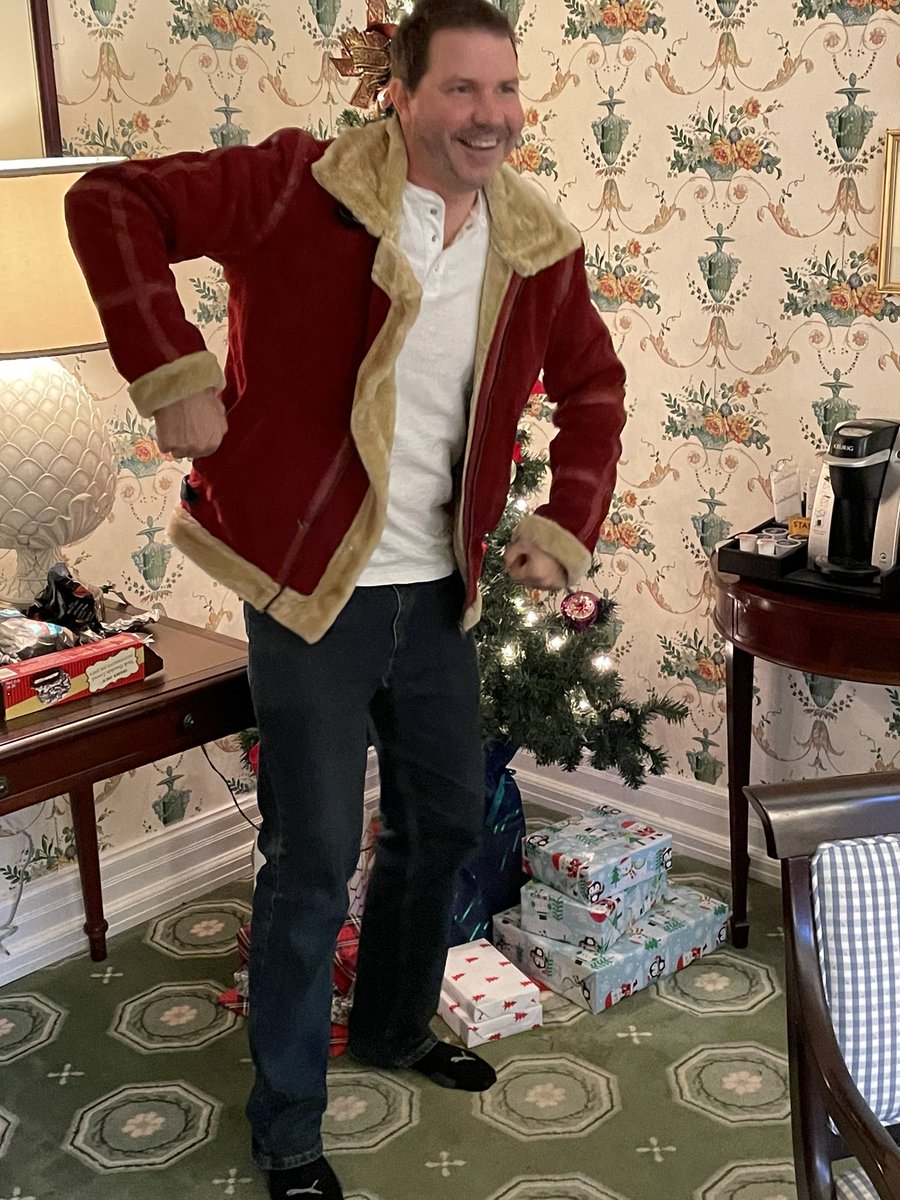 robbio78's tweet photo. @VancityReynolds after seeing Spirited I had to get it :) Merry Christmas (sorry for the artificial tree) https://t.co/csKlM2V2cn