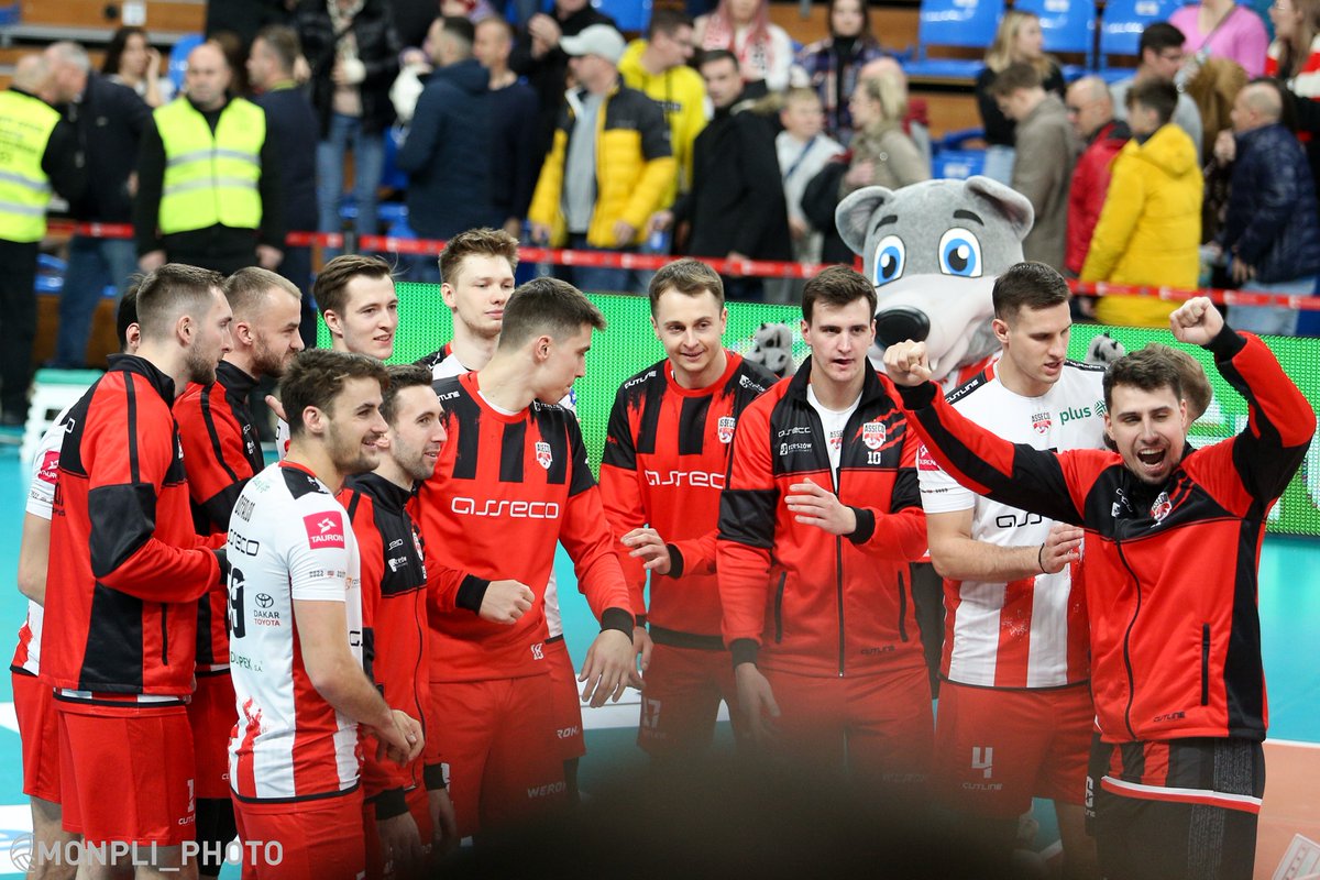 plimoni's tweet photo. Przedświątecznych kilka 📸🏐 🎄
17.kolejka / 23.12
Asseco Resovia  Rzeszów - Barkom Każany Lwów 3:1
#PlusLiga   @AssecoResovia 
@BarkomKazhanyPL
📸🏐 🔜@siatkowkasf https://t.co/0ihgMed4Jp