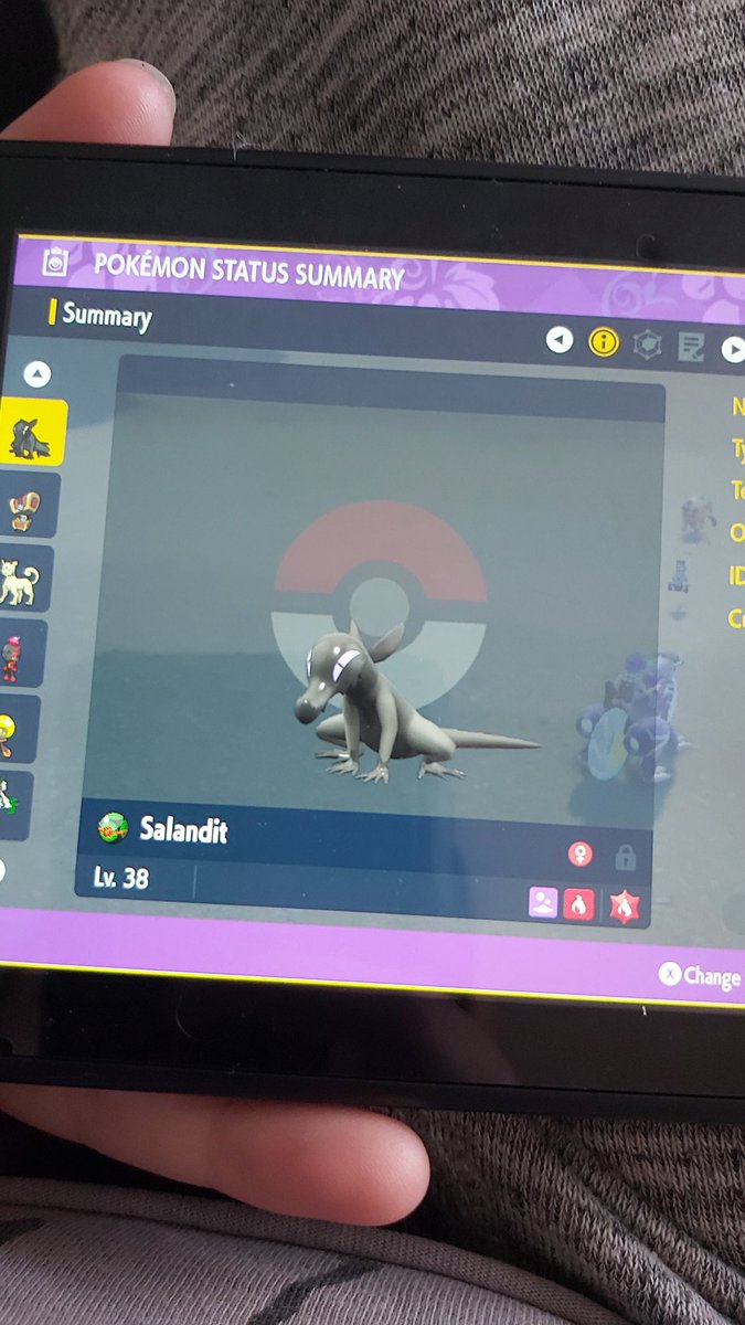 rainbow_ripper's tweet photo. Hey @Pokemon @GAMEFREAK_info, why won't my  Salandit ♀️ evolve? It's now lvl 38, and nothing https://t.co/U8hvtHNZYF
