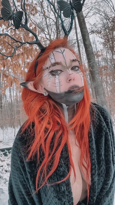 𝑨𝒍𝒍 𝒕𝒉𝒂𝒕 𝒊𝒔 𝒈𝒐𝒍𝒅 𝒅𝒐𝒆𝒔 𝒏𝒐𝒕 𝒈𝒍𝒊𝒕𝒕𝒆𝒓, 𝒏𝒐𝒕 𝒂𝒍𝒍 𝒕𝒉𝒐𝒔𝒆 𝒘𝒉𝒐 𝒘𝒂𝒏𝒅𝒆𝒓 𝒂𝒓𝒆 𝒍𝒐𝒔𝒕; 𝒕𝒉𝒆 𝒐𝒍𝒅 𝒕𝒉𝒂𝒕 𝒊𝒔 𝒔𝒕𝒓𝒐𝒏𝒈 𝒅𝒐𝒆𝒔 𝒏𝒐𝒕