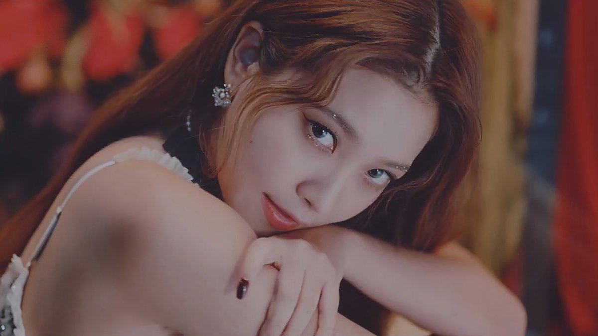 cuteyeripics's tweet photo. psycho yeri was really something https://t.co/sBBk3u9xSS