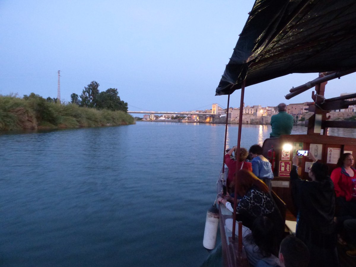 🎁! Recordeu que tenim Bons Regal #LoSirgador per si encara hi ha algun despistat que no sàpiga què regalar. 😉!
#ViuLoRiu #NadalTortosa2022 <a href="/tortosaturisme/">Tortosa Turisme</a> <a href="/Sisco_72/">Sisco Pepio</a> <a href="/TurismeAmposta/">Amposta · Delta de l'Ebre</a> <a href="/pepsimo_/">Pep Simó</a>