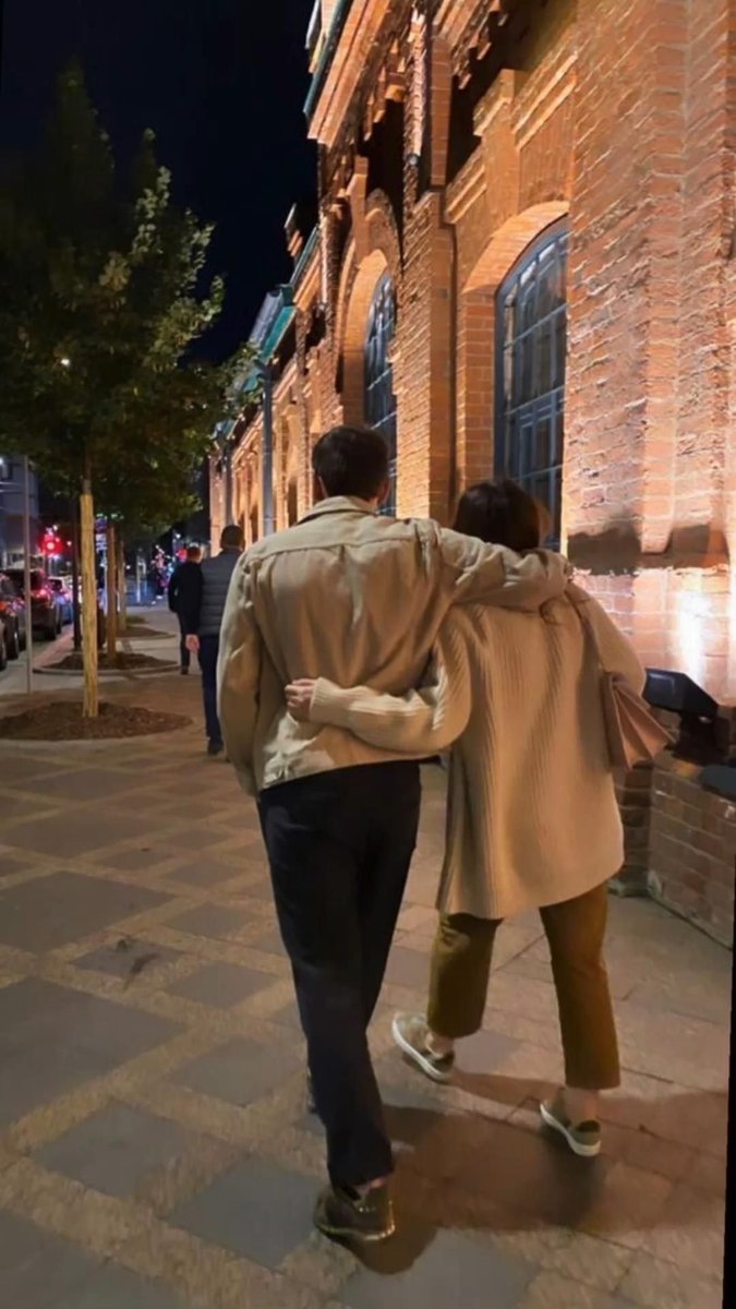 me and who tweet media