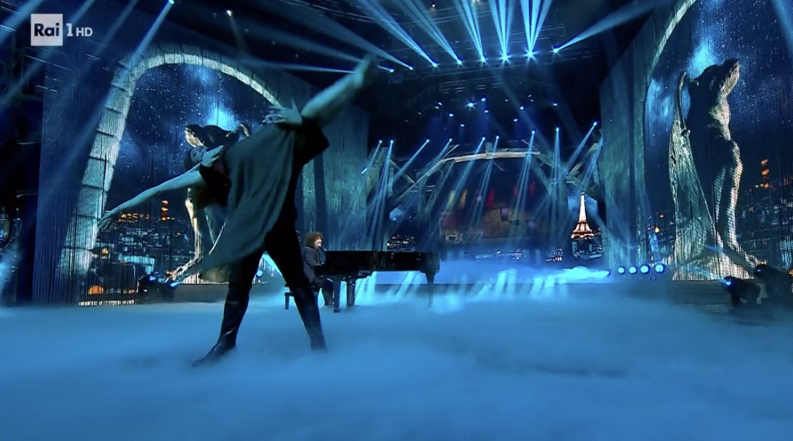 Cinguetterai's tweet photo. Alessandra Tripoli e Luca Urso sono arte, maestria, sapienza, sacrificio, professionalità, talento, magnificenza 

#BallandoConLeStelle https://t.co/cIGEI5iJ2w