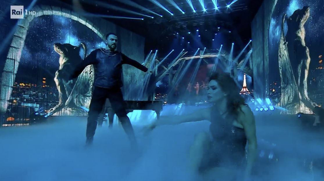 Cinguetterai's tweet photo. Alessandra Tripoli e Luca Urso sono arte, maestria, sapienza, sacrificio, professionalità, talento, magnificenza 

#BallandoConLeStelle https://t.co/cIGEI5iJ2w