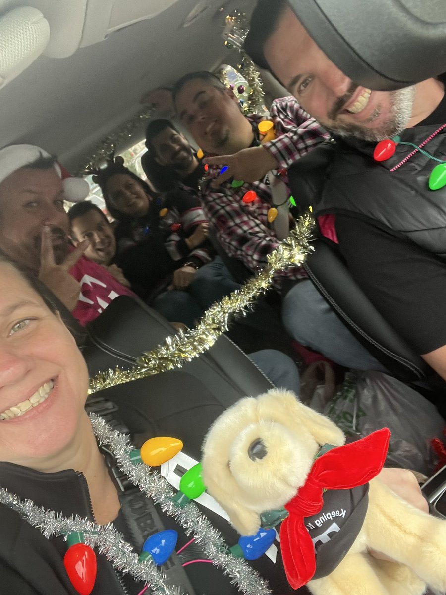 cannlee17's tweet photo. What happens in the minivan, stays in the minivan! Epic reindeer run store visit tour across FL SMRA! #FLFrontRunners #FLRuralLife. https://t.co/yA48FnDtUm