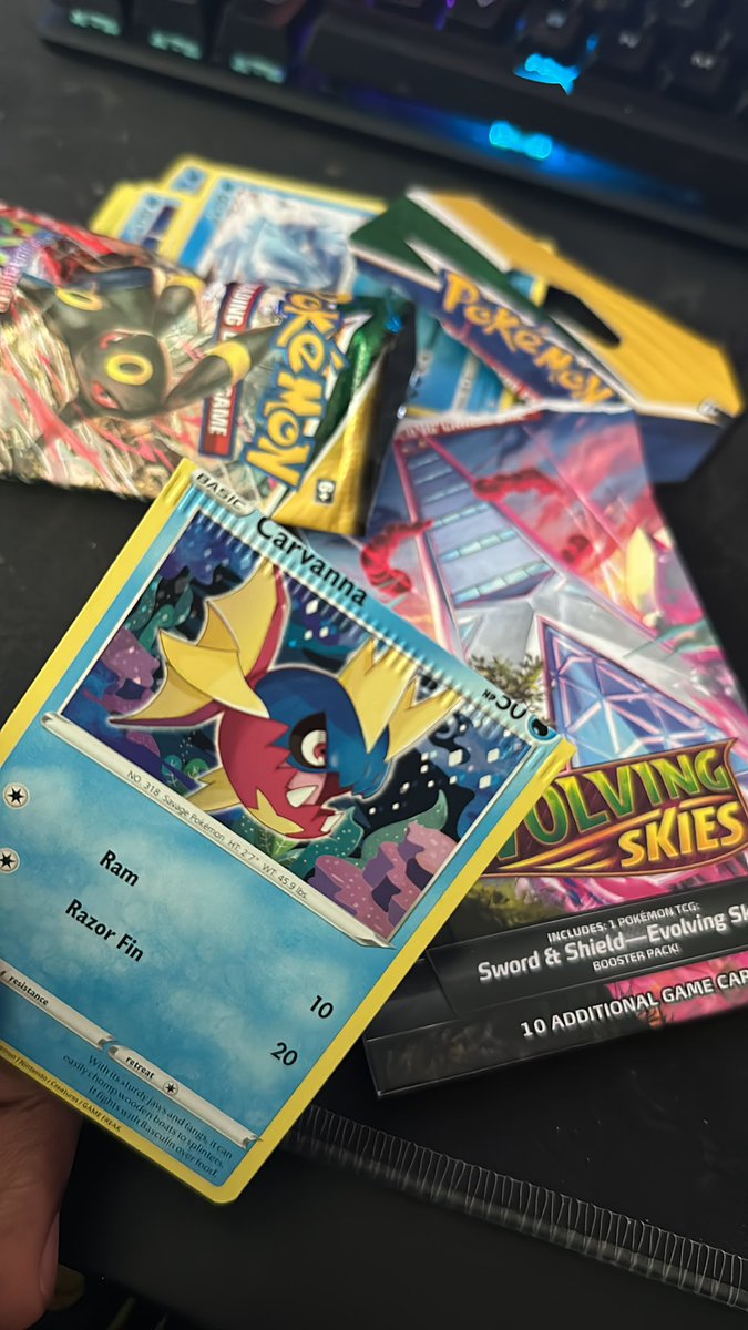 projectspadez's tweet photo. So I ripped open a single evolving skies pack to an already opened booster to a miss cut and sealed pressed cards #Pokemon https://t.co/xrJIzAkGUX